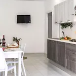 Italian Experience-la Rondine 公寓 雷卡纳蒂港