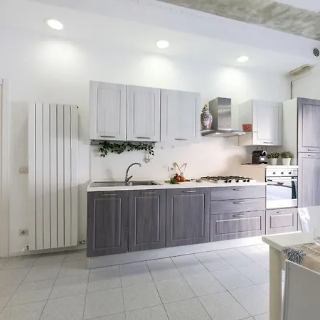 Italian Experience-la Rondine Apartment